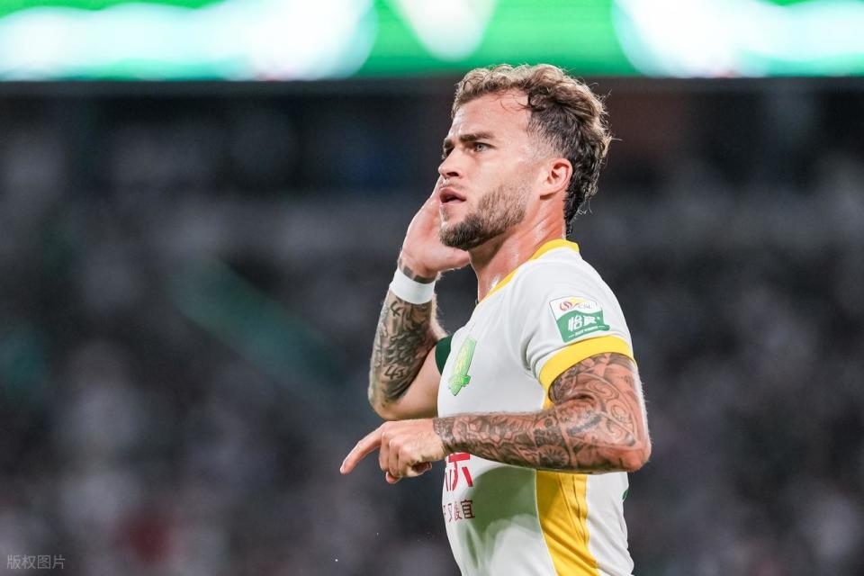 王子铭帮助, 侯森, 何宇鹏