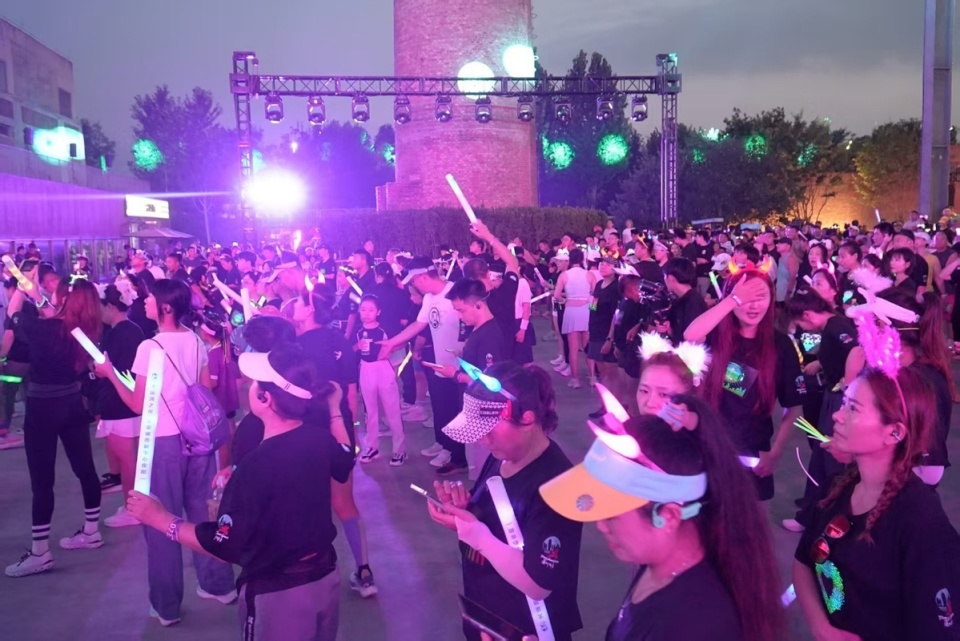 了丰富多彩, 活起来