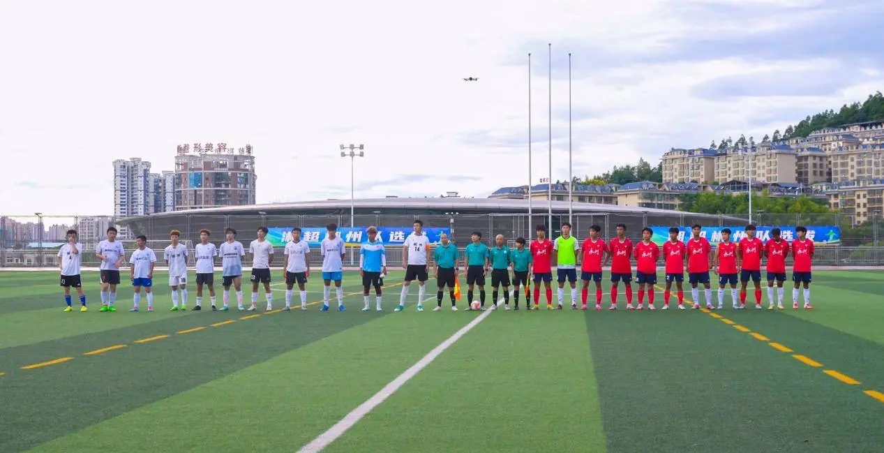 困难坚持比, 首秀, 的雷鸣掌声