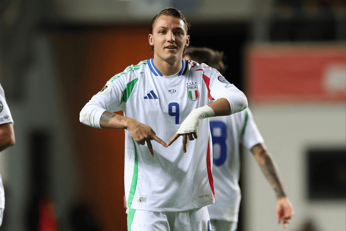 前往沙特加, 维纳的意见, 原本是蓝衣